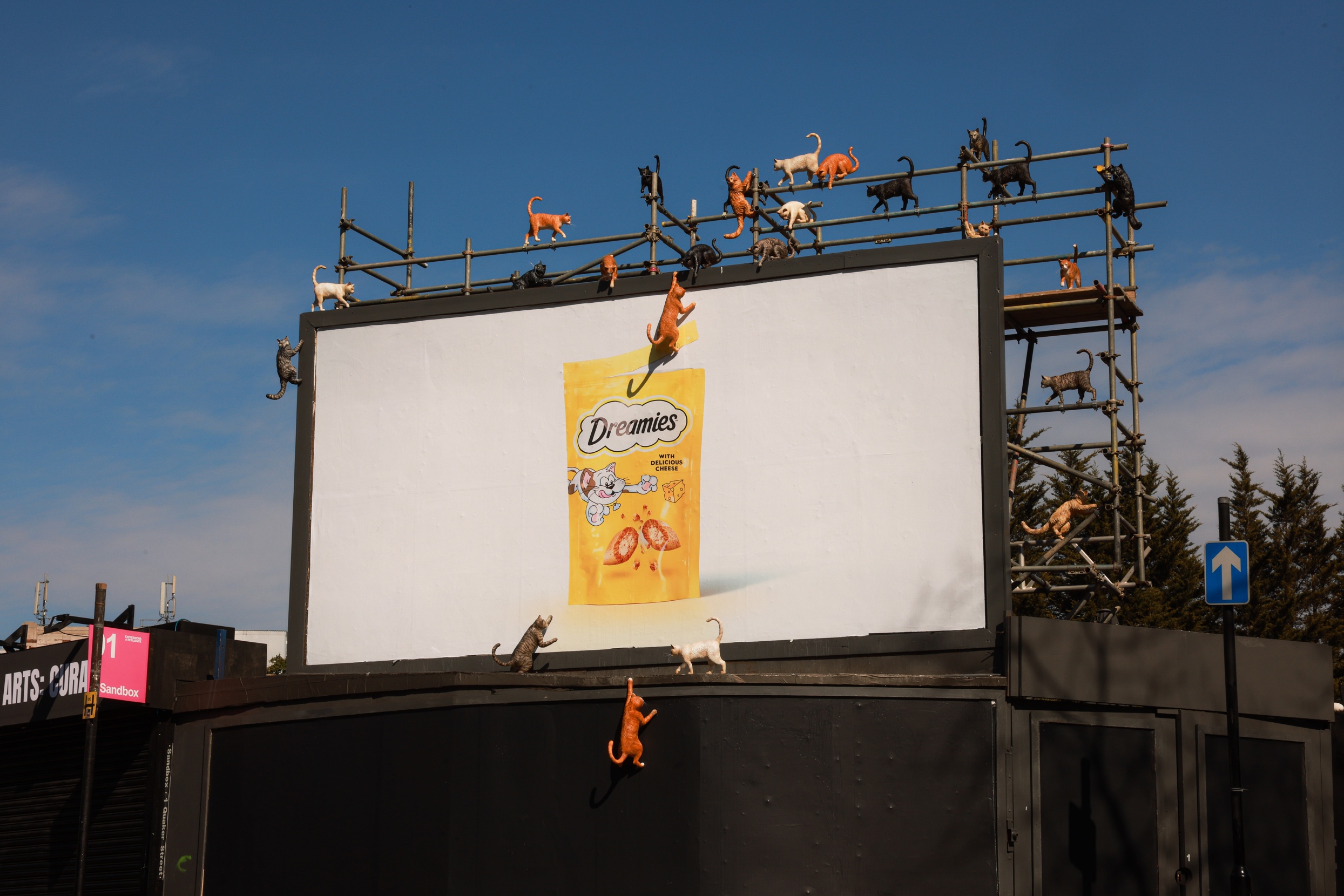 Pubicidad exterior - campaña creativa ad attack 4